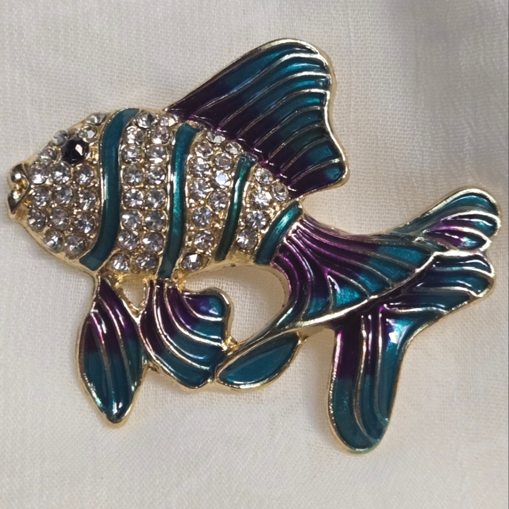 Elegant Fish Brooch with Rhinestone Crystals